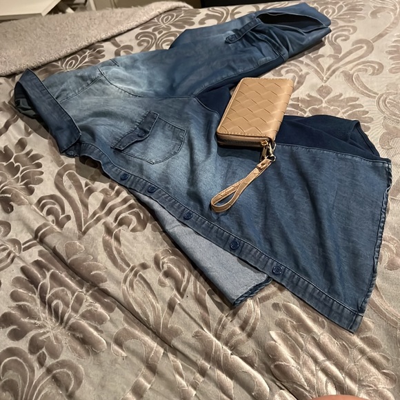 ~Denim Lapel Shacket w/Button Down Closure & Breasted Pockets~ - Picture 4 of 9